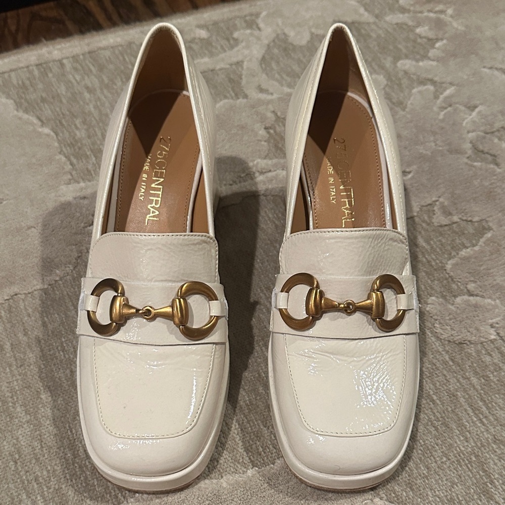275 Central Italian White Loafers with Gold Accent size 39 Never Worn